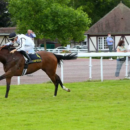 Апартаменты Maison, Boulerie Jump, Pole Europeen Cheval, 24h